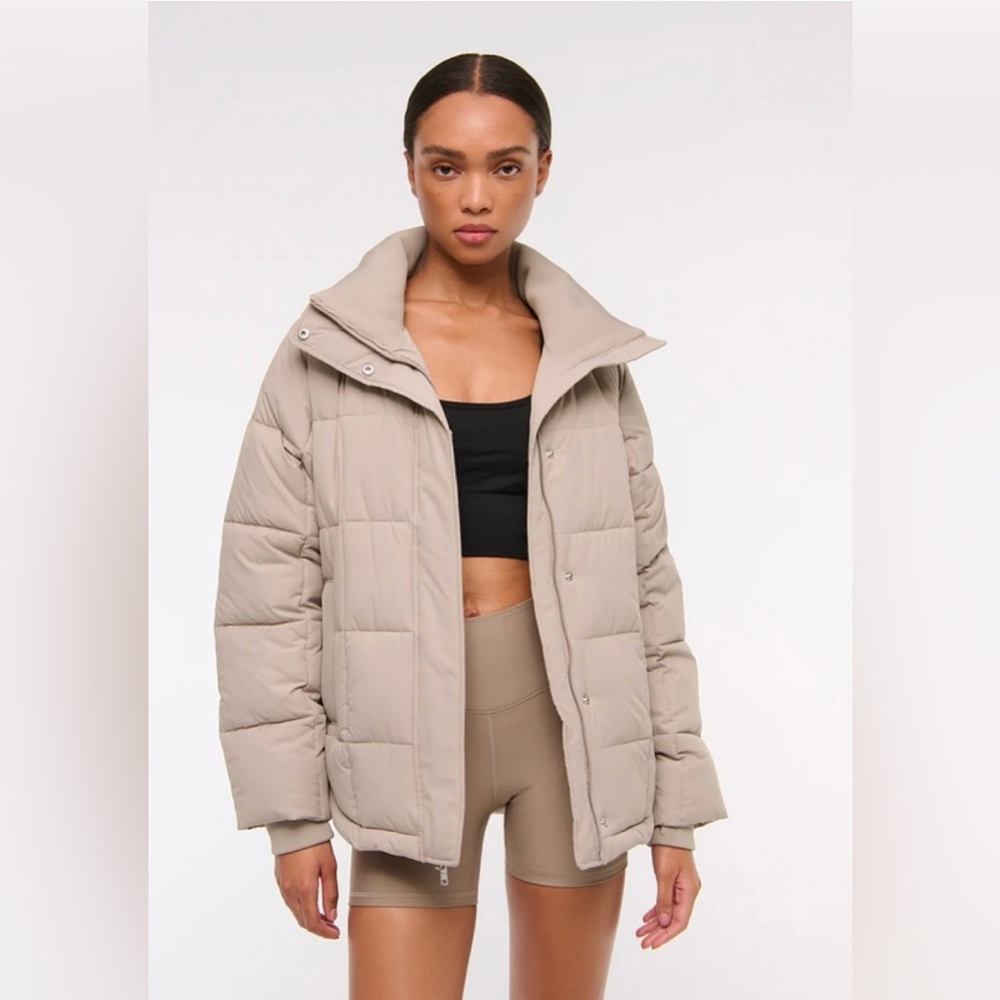 NWT Abercrombie & Fitch YBP on the go puffer beige XXS